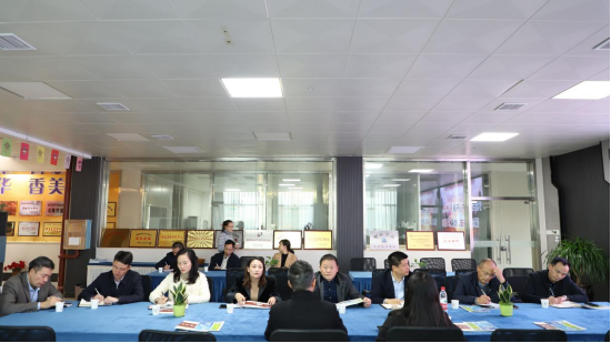 雙清區(qū)委書(shū)記曾秦偉帶隊(duì)走訪天香生物參觀調(diào)研，助力鄉(xiāng)村振興