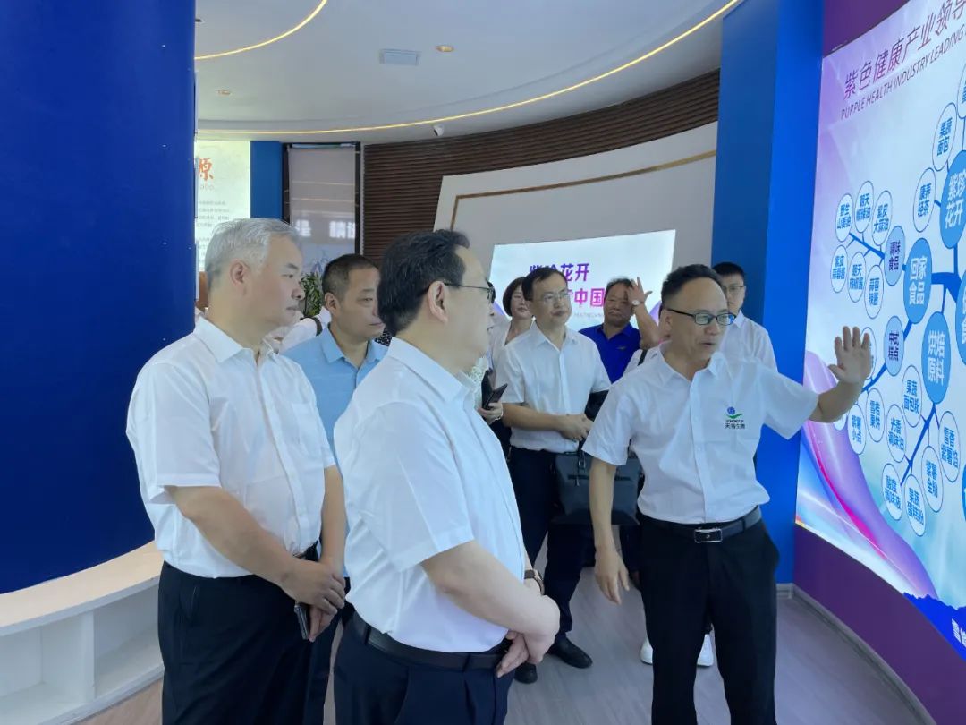 湖南省中醫(yī)藥研究院葛金文院長和邵陽市各級領導專家蒞臨天香生物產業(yè)園考察指導
