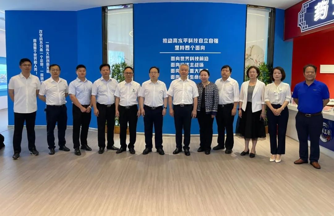 湖南省中醫(yī)藥研究院葛金文院長和邵陽市各級領導專家蒞臨天香生物產業(yè)園考察指導