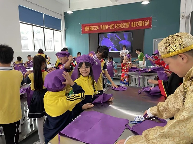 邵陽(yáng)市五里牌小學(xué)“民族團(tuán)結(jié)話中秋”活動(dòng)在玖味中醫(yī)藥膳研學(xué)實(shí)踐教育基地順利舉行