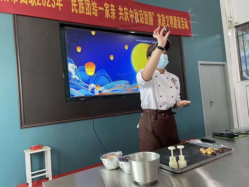 邵陽(yáng)市五里牌小學(xué)“民族團(tuán)結(jié)話中秋”活動(dòng)在玖味中醫(yī)藥膳研學(xué)實(shí)踐教育基地順利舉行