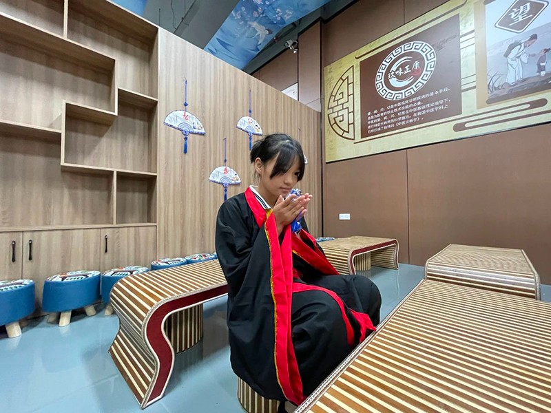 邵陽(yáng)市五里牌小學(xué)“民族團(tuán)結(jié)話中秋”活動(dòng)在玖味中醫(yī)藥膳研學(xué)實(shí)踐教育基地順利舉行