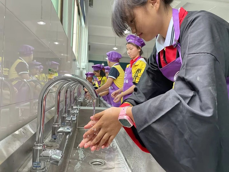 邵陽(yáng)市五里牌小學(xué)“民族團(tuán)結(jié)話中秋”活動(dòng)在玖味中醫(yī)藥膳研學(xué)實(shí)踐教育基地順利舉行