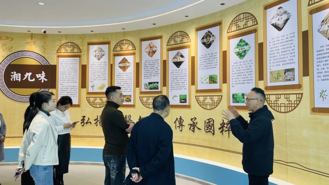 種下梧桐樹(shù)，引得鳳凰來(lái)