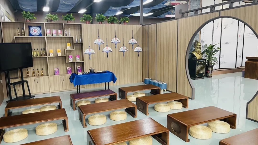 種下梧桐樹(shù)，引得鳳凰來(lái)