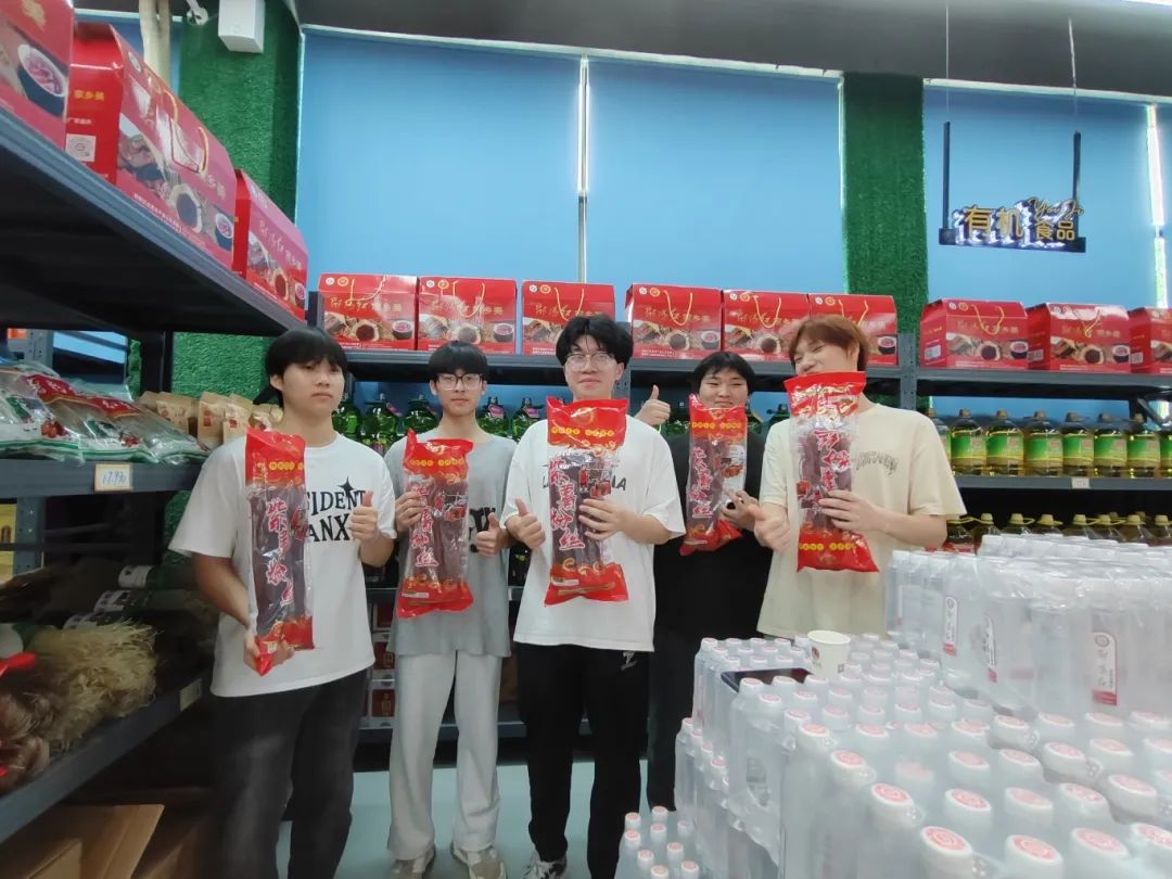 “校企牽手、雙向奔赴”邵陽200余名大學(xué)生走進天香生物