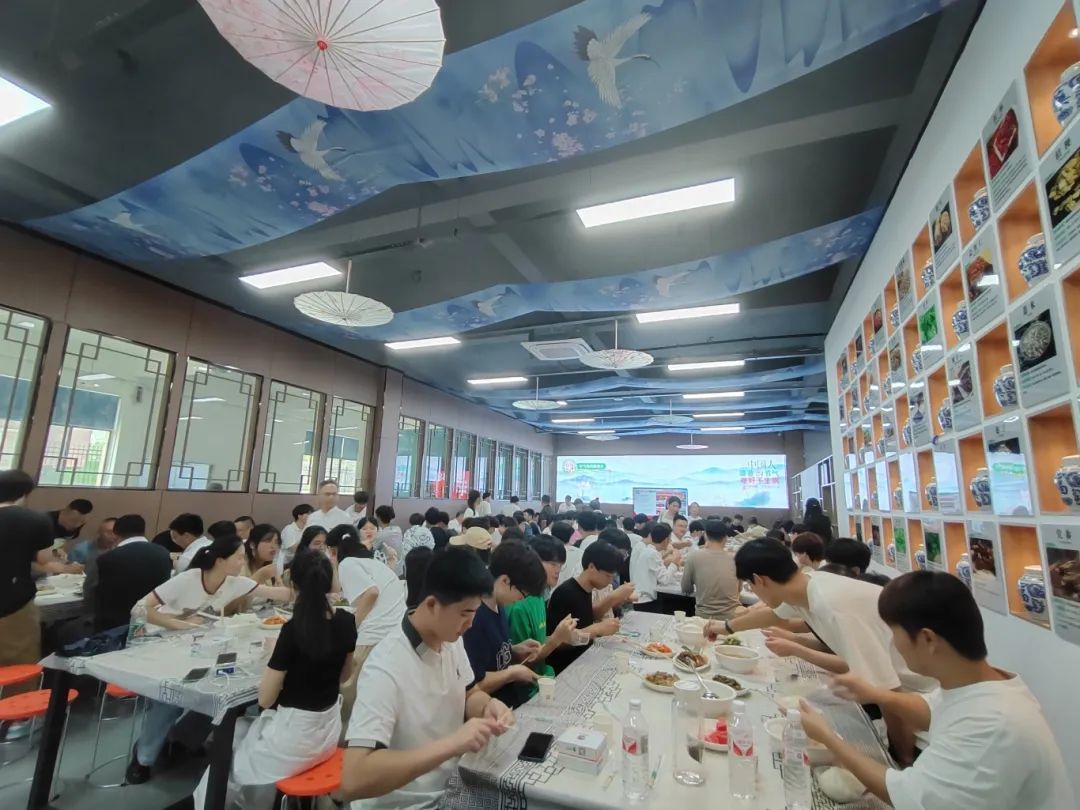 “校企牽手、雙向奔赴”邵陽200余名大學(xué)生走進天香生物