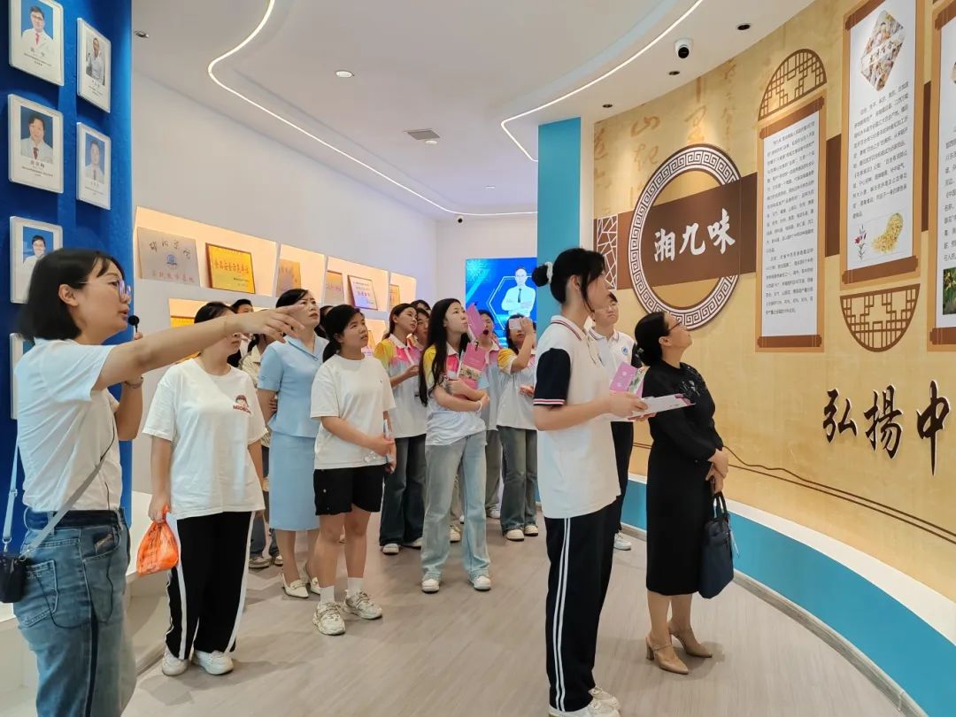 湖南九味中醫(yī)藥研學(xué)實(shí)踐教育基地迎來了一場別開生面的研學(xué)實(shí)踐活動(dòng)