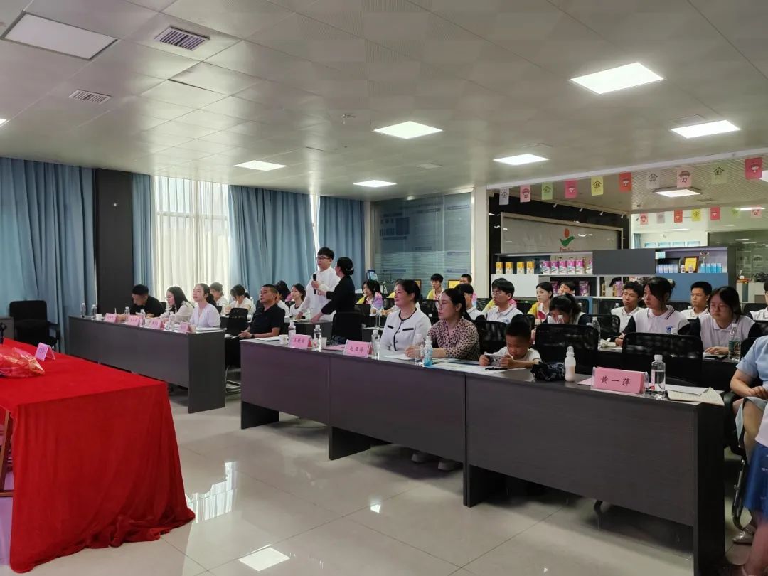 湖南九味中醫(yī)藥研學(xué)實(shí)踐教育基地迎來了一場別開生面的研學(xué)實(shí)踐活動(dòng)