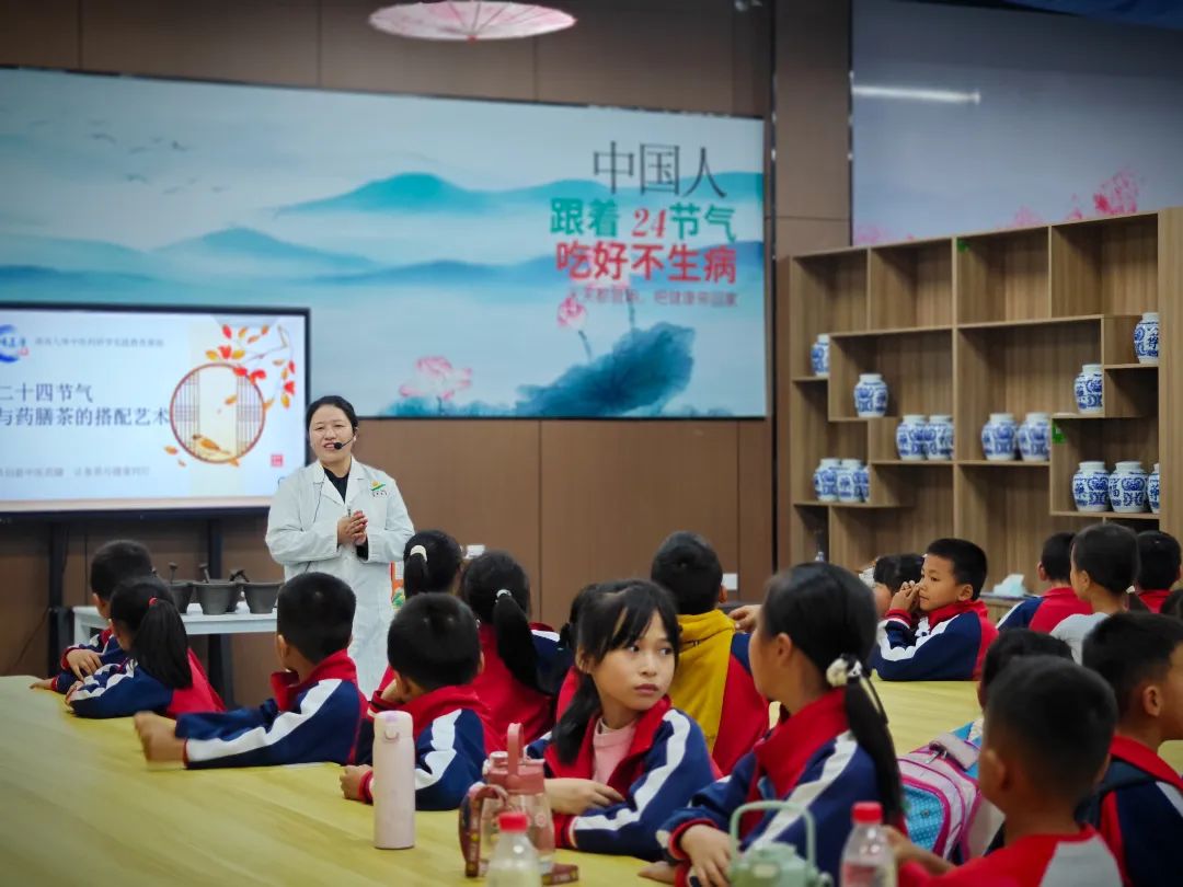 雙清區(qū)“愛心護(hù)航，助夢(mèng)成長”