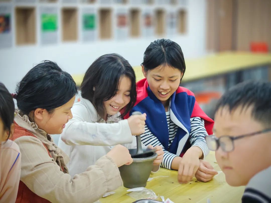 雙清區(qū)“愛心護(hù)航，助夢(mèng)成長”