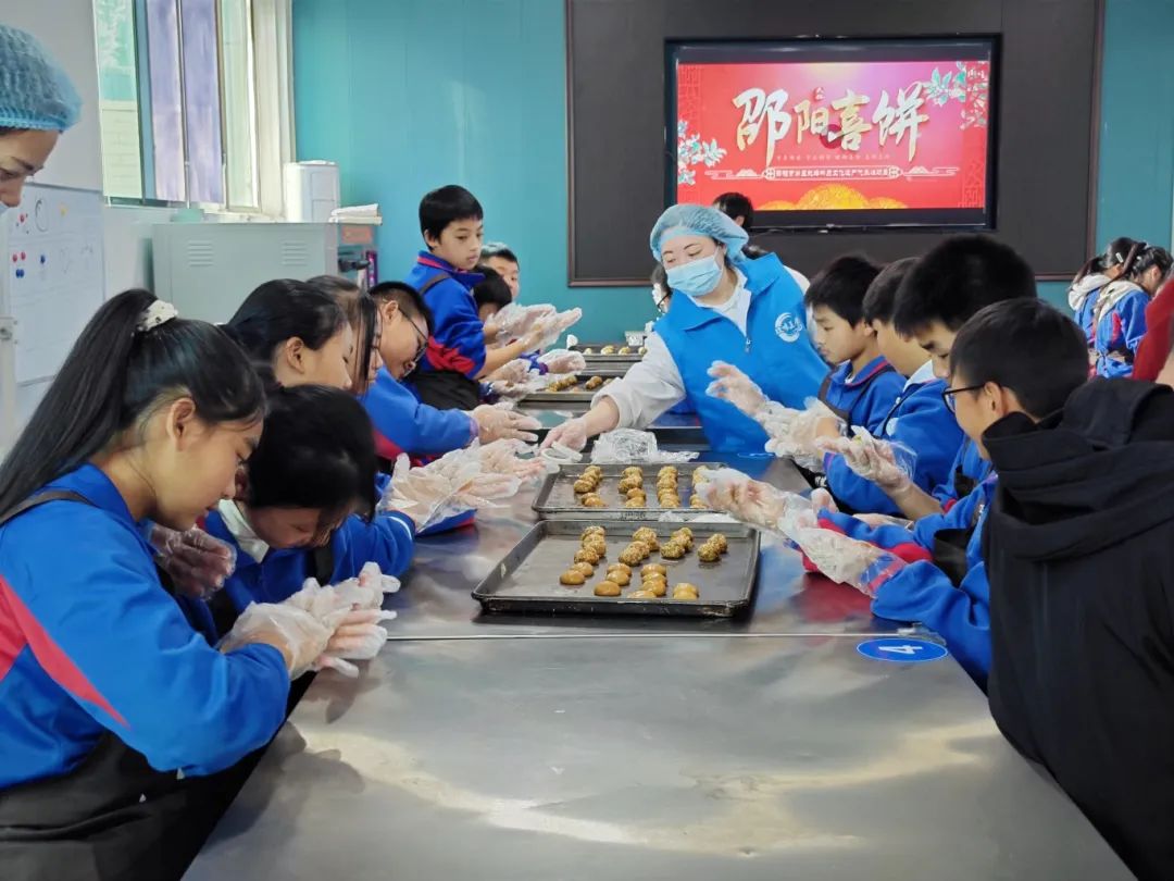 一場有趣的中醫(yī)藥研學(xué)活動在湖南九味中醫(yī)藥研學(xué)實踐基地成功舉辦