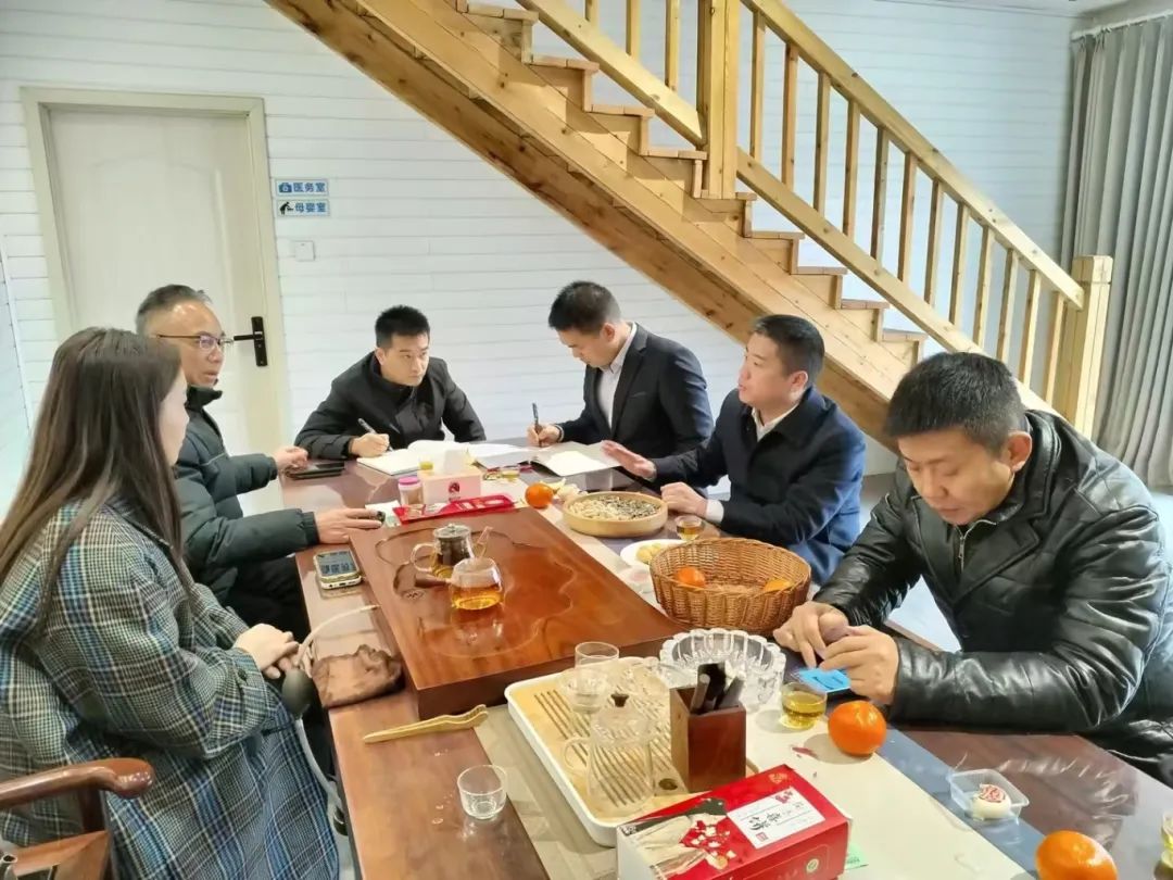 邵陽(yáng)市經(jīng)濟(jì)開發(fā)區(qū)黨工委書記、管委會(huì)主任劉文龍一行到天香生物走訪調(diào)研