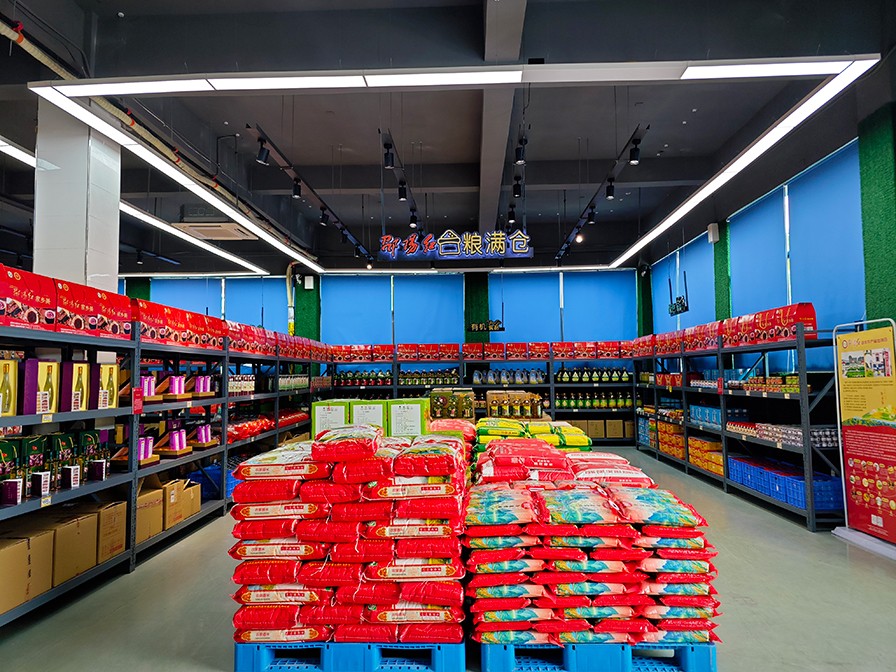 做強龍頭企業(yè) 做優(yōu)公用品牌——沈曉明調(diào)研“邵陽紅”名優(yōu)農(nóng)產(chǎn)品出貨倉